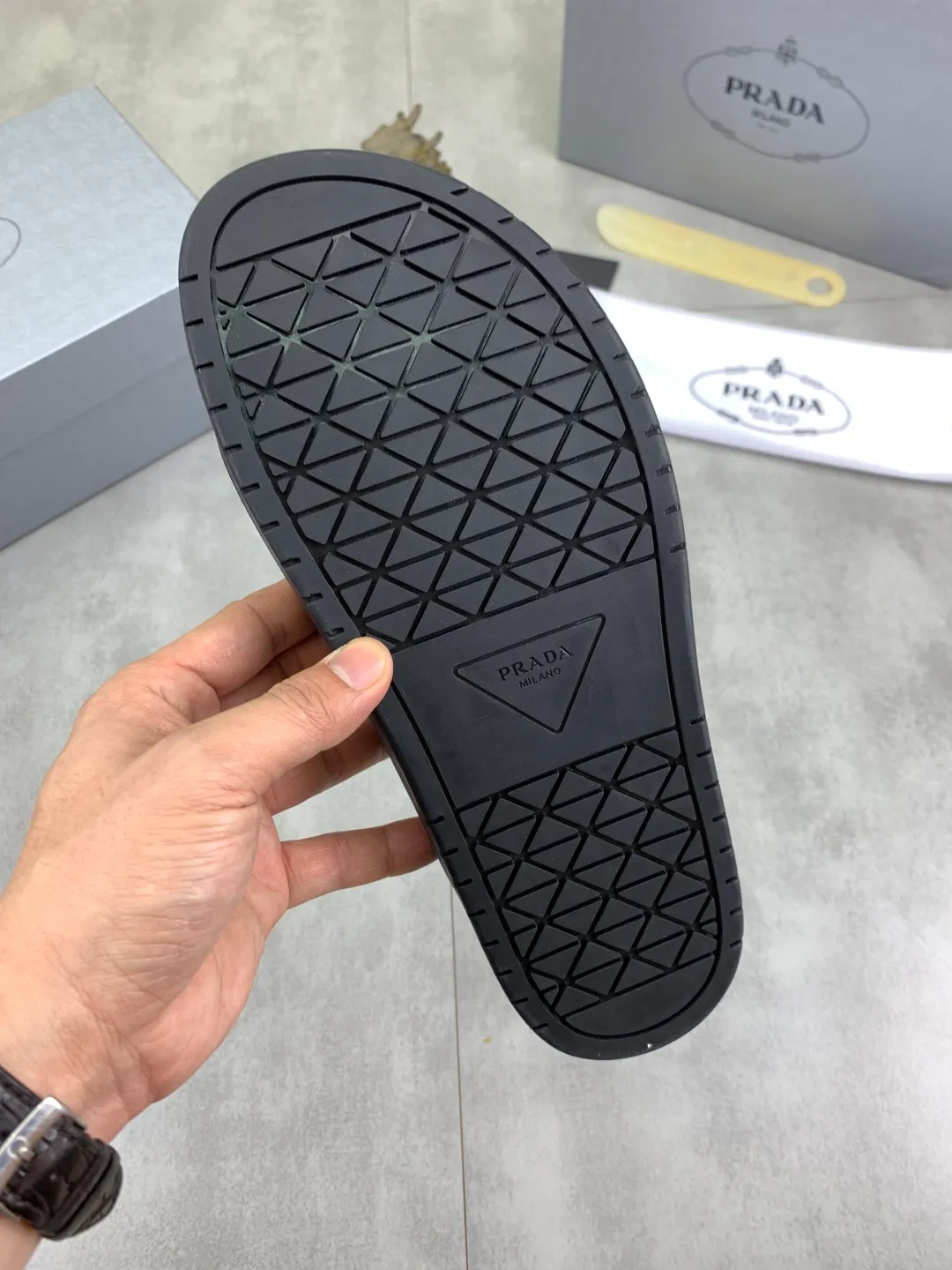 Men's shoes 💰P340💰【New style】🎁🎁🎁 PRADA Prada's new casual slippers, original official website, perfect workmanship, transmitting a kind of noble luxury, sublimating its definition of luxury in Prada's high-end extraordinary craftsmanship. Original combination outsole, code number: 38-44 (45 customized) Multiple colors 🉑️ to choose from